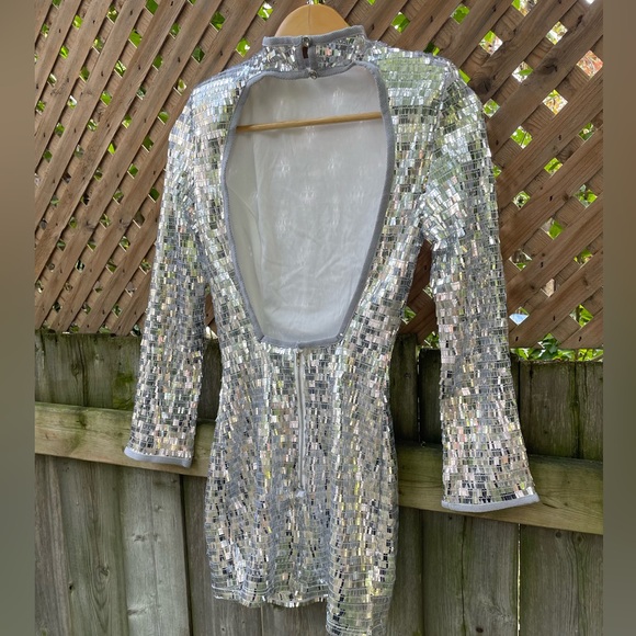 Pretty Little Thing NWT Petite Silver Sequin Shoulder Pad Micro Mini Dress - Picture 5 of 7